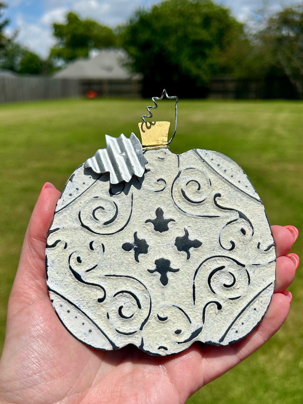Demdaco White Metal Pumpkin Magnet Token EUC